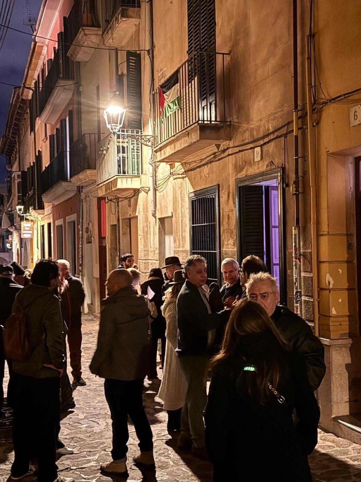 Al centre d'una ciutat turística, un espai efímer no és una moda: és l'única escletxa disponible